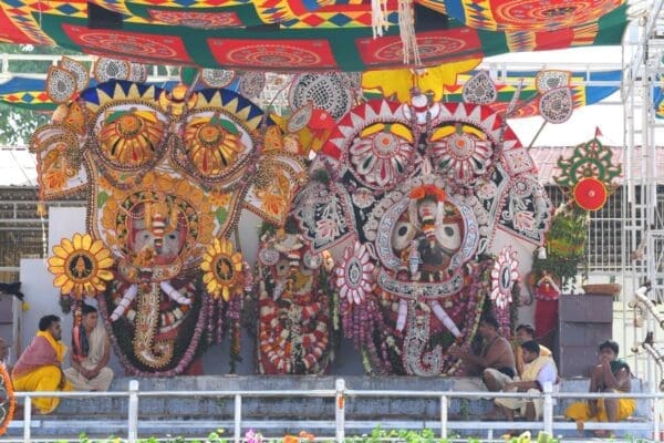 Why do Mahabahu give darshan in Gajanana Besha on Snana Purnima? What is the legend?